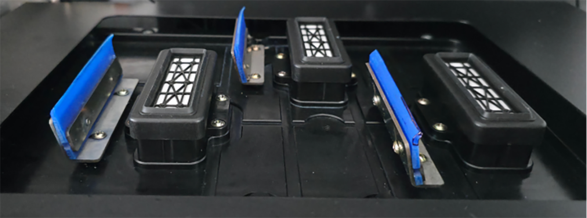 New generation of fully automatic cast aluminum alloy cleaning and moisturizing unit
  Made by aluminum alloy, with the characteristics of anti-corrosion, non-deformation, high strength and other characteristics of automatic cleaning and moisturizing unit.
  Can realize automatic cleaning, automatic ink scraping, automatic sealing and moisturizing
  Automatic cleaning avoids manual wiping of print heads surface and realizes unmanned cleaning
  Automatic moisturizing keeps moisturizing heads moist for a long time, avoids print heads blockage due to dryness, reduces use cost, maintenance time and cost