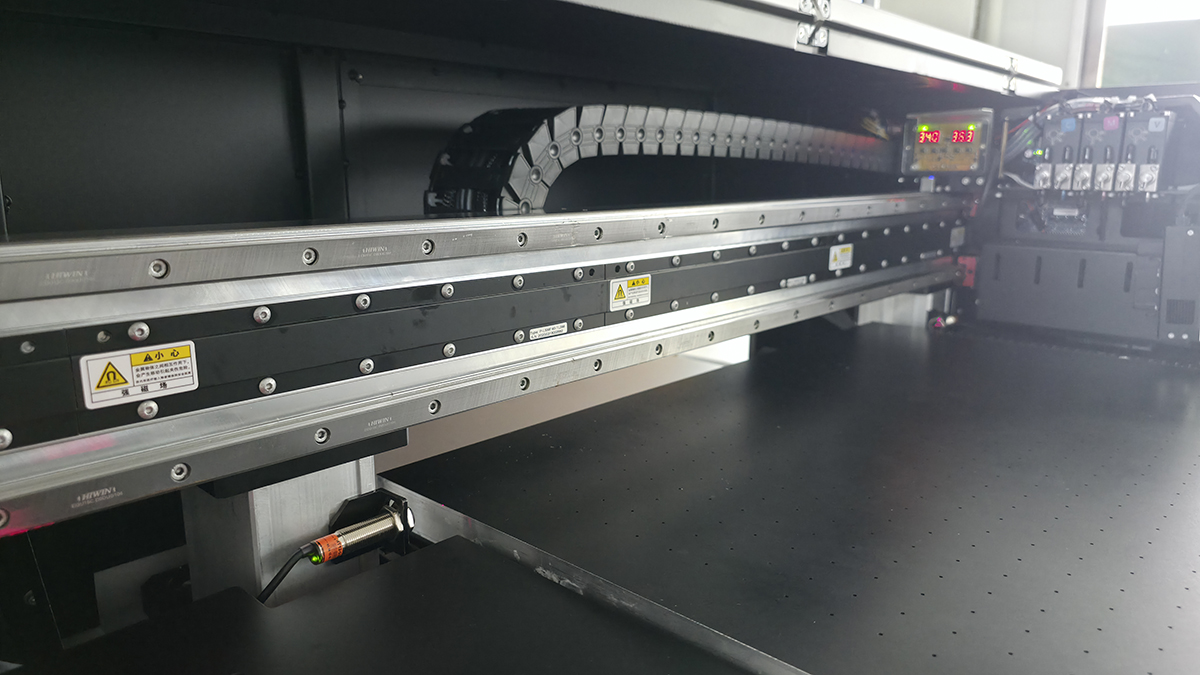 Jucolor6042Pro-RIcoh A2 uv printer adopts magnetic levitation, which has the advantages of fast printing speed, simple structure, precise ink point position, easy maintenance, low printing noise, fast response speed, and long wear-free operation time.
  Compared with transmission belt drive, magnetic levitation motor prints 20%-25% faster, greatly meets customer's requirements for printing speed. alleviates noise in working environment, the reliable long life effectively reduces the replacement cost.